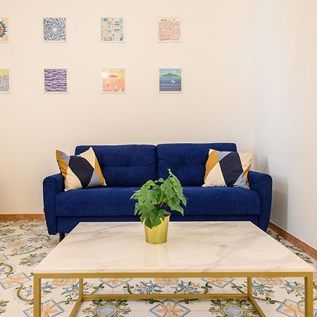 Guest House 121 Charming Apartment Napels Buitenkant foto