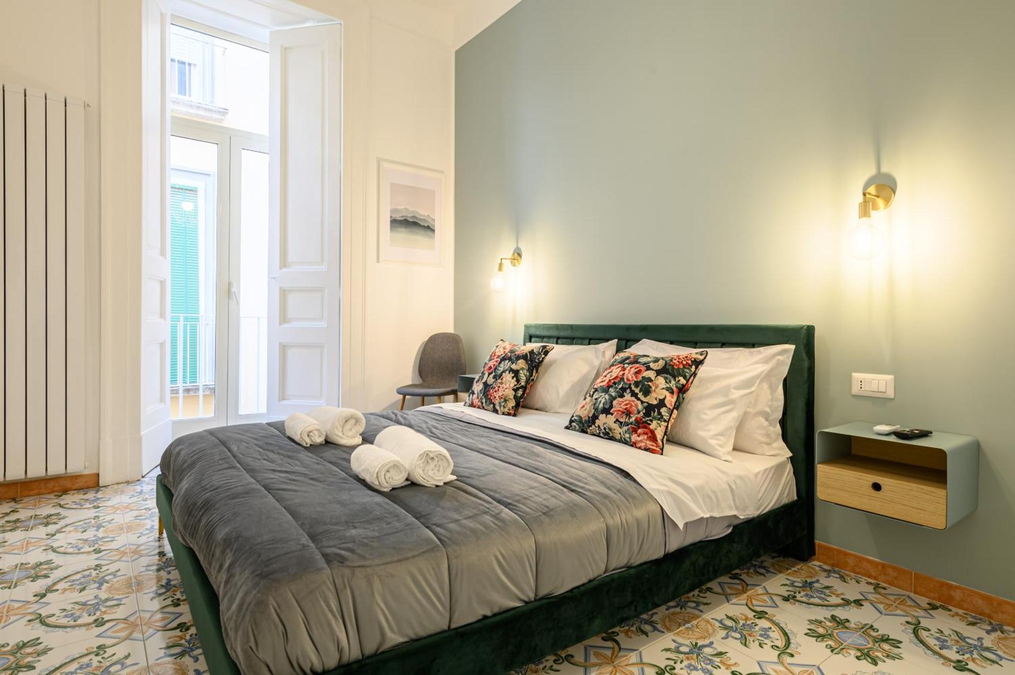 Guest House 121 Charming Apartment Napels Buitenkant foto