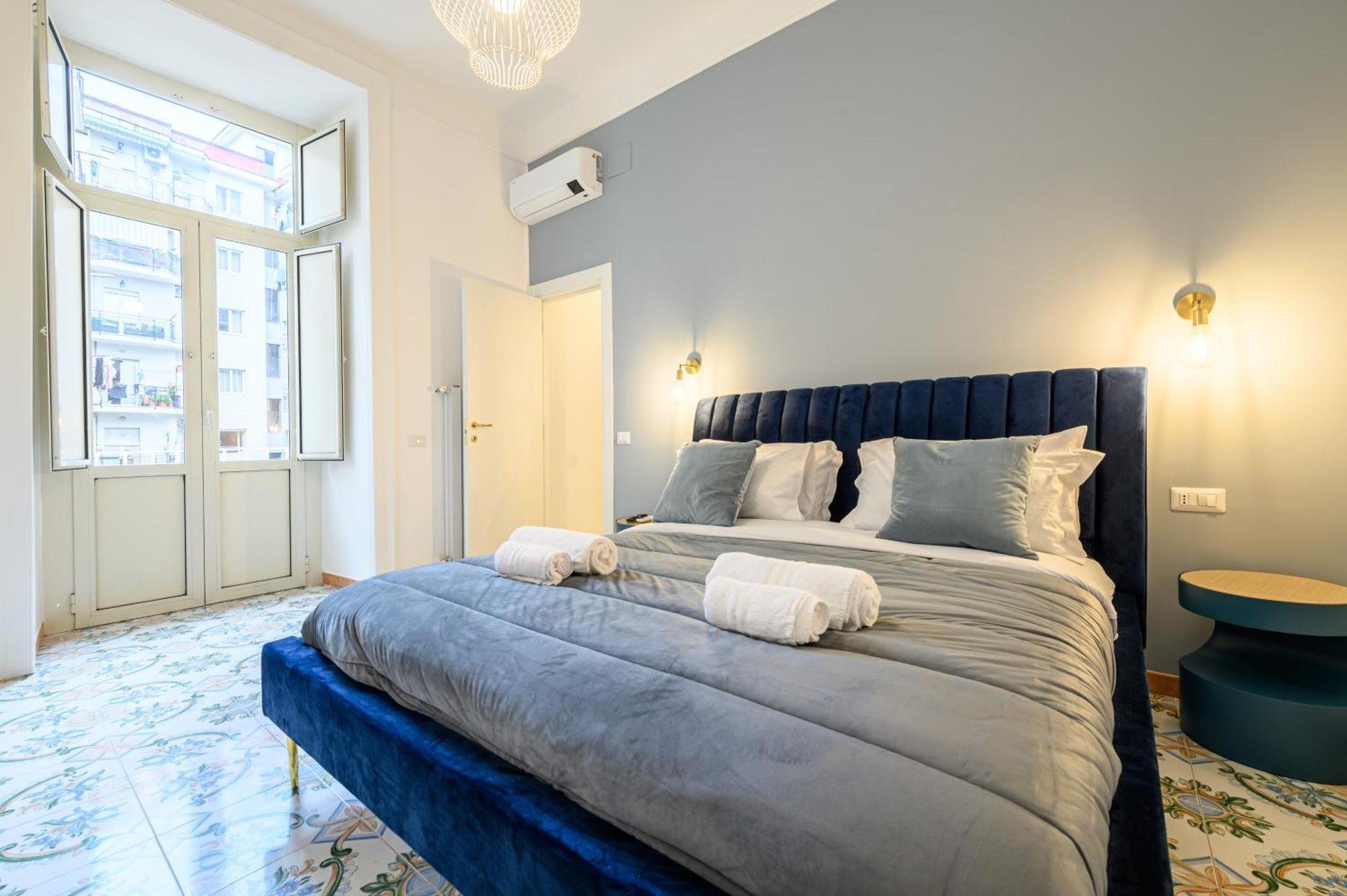 Guest House 121 Charming Apartment Napels Buitenkant foto