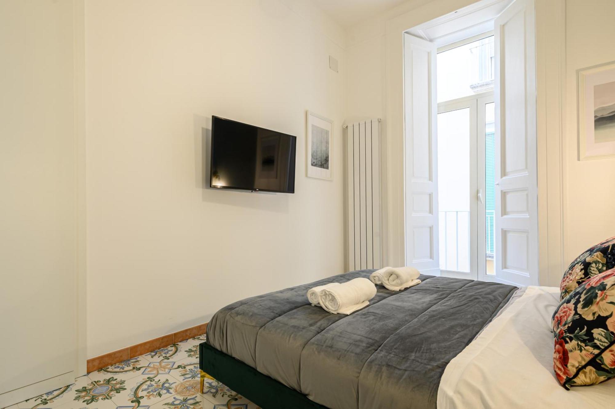 Guest House 121 Charming Apartment Napels Buitenkant foto