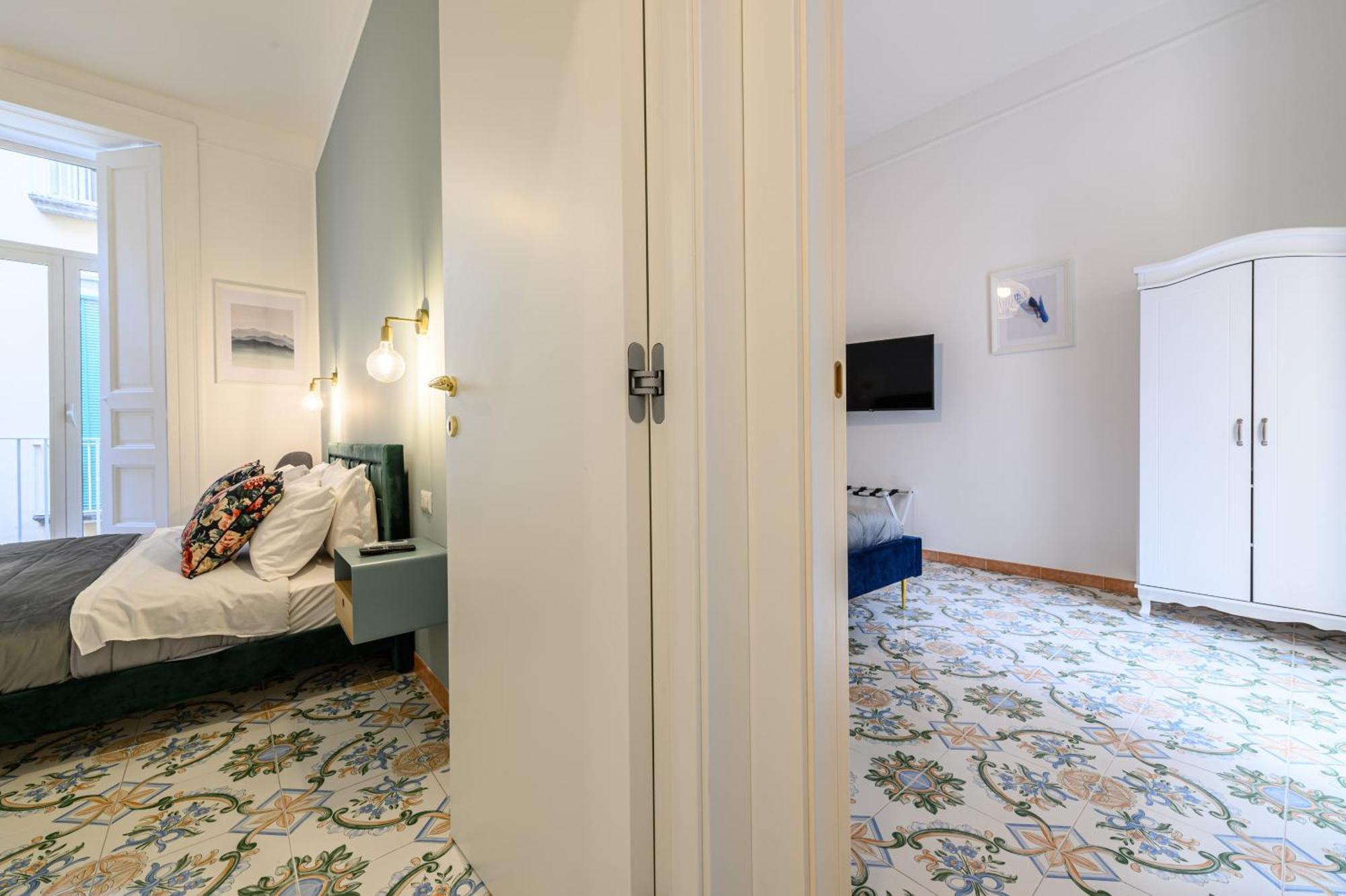 Guest House 121 Charming Apartment Napels Buitenkant foto
