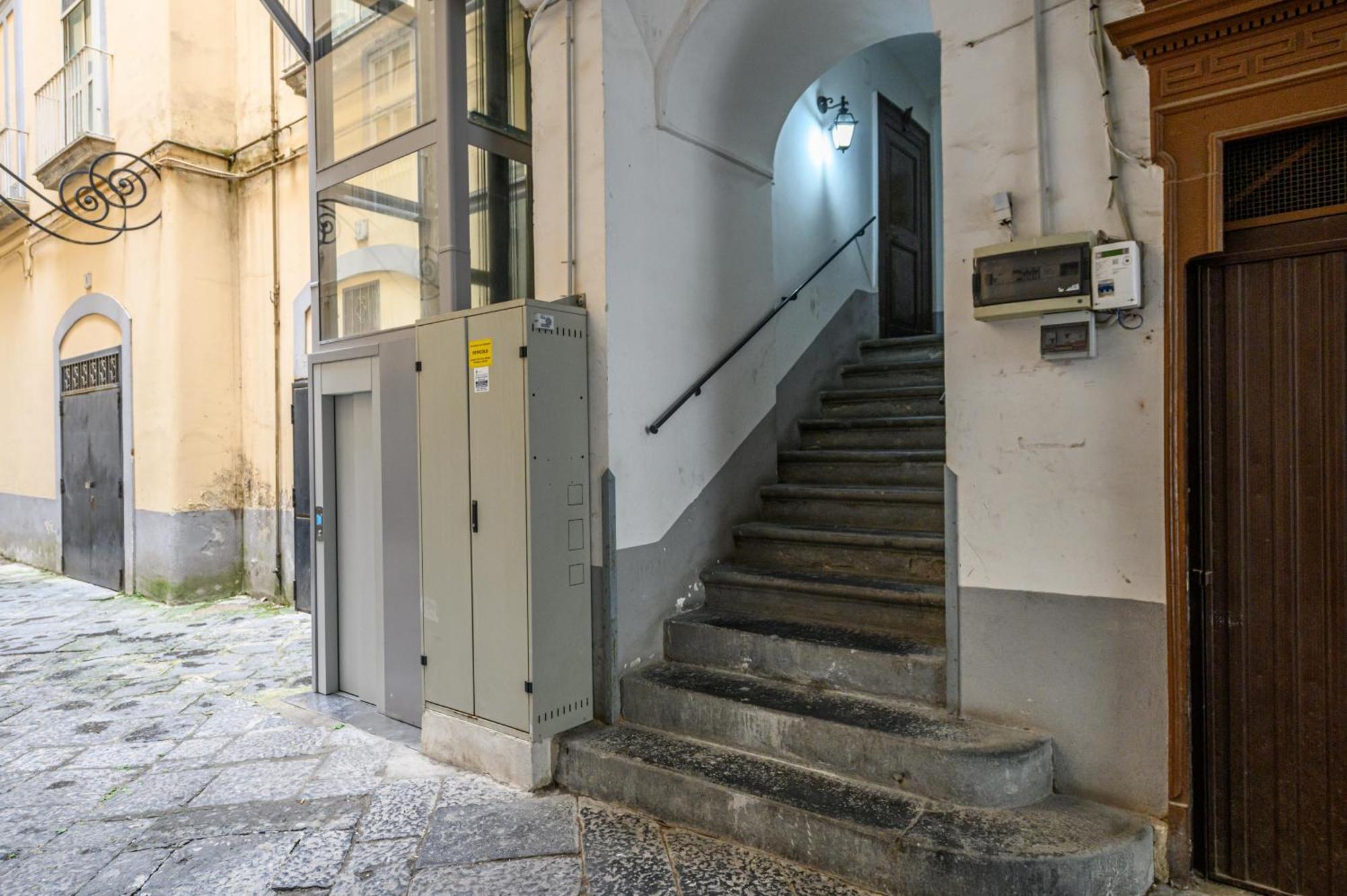 Guest House 121 Charming Apartment Napels Buitenkant foto